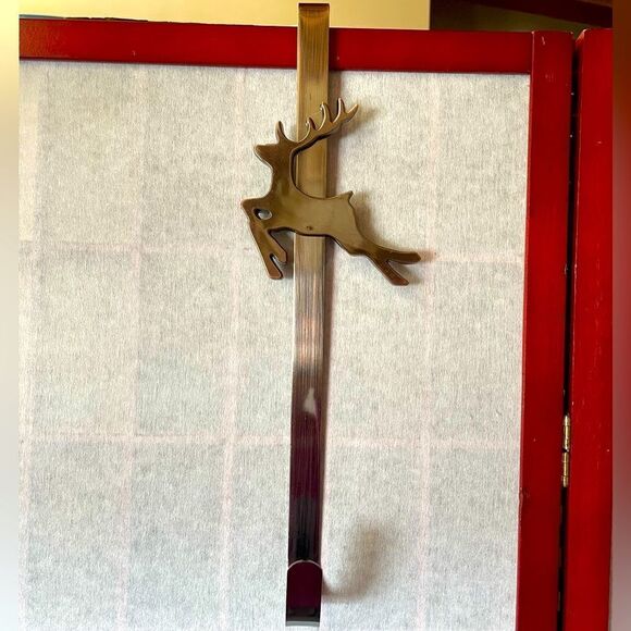 Bronze Wreath Holder for Doors with Reindeer Decoration - Picture 3 of 9